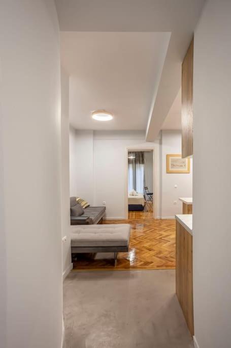 Karolou Ntil- Ground Floor Suite سالونيك المظهر الخارجي الصورة